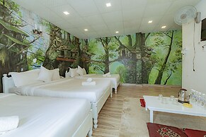 Ken's Backpackers Hotel