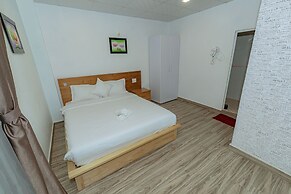 Ken's Backpackers Hotel