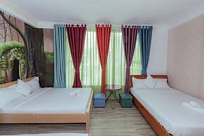 Ken's Backpackers Hotel