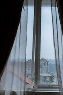 Ken's Backpackers Hotel