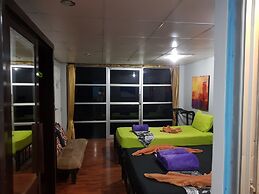 Zone6 Coworking Beach Apartment