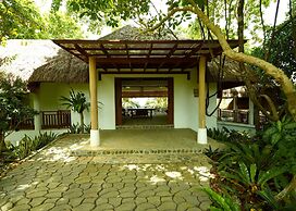 Amun Ini Beach Resort & Spa