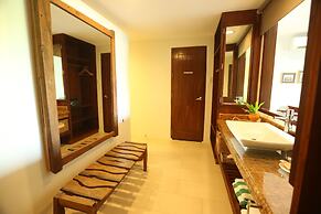 Amun Ini Beach Resort & Spa