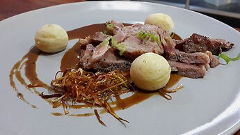 Amun Ini Beach Resort & Spa