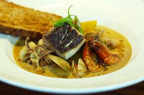 Amun Ini Beach Resort & Spa