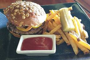 Amun Ini Beach Resort & Spa