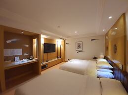 Friendly DH Naissance Hotel by Mindrum Group