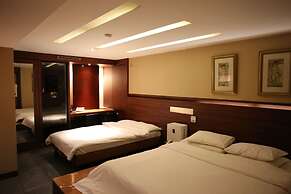 Friendly DH Naissance Hotel by Mindrum Group