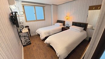 Friendly DH Naissance Hotel by Mindrum Group