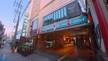 Friendly DH Naissance Hotel by Mindrum Group