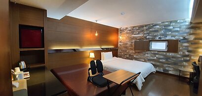 Friendly DH Naissance Hotel by Mindrum Group