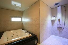 Friendly DH Naissance Hotel by Mindrum Group