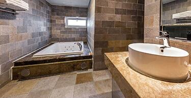 Friendly DH Naissance Hotel by Mindrum Group