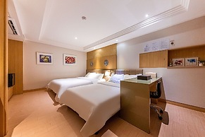 Friendly DH Naissance Hotel by Mindrum Group