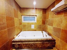 Friendly DH Naissance Hotel by Mindrum Group