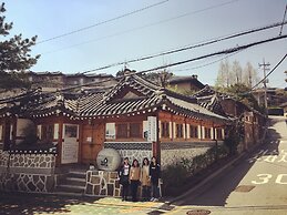 Friendly DH Naissance Hotel by Mindrum Group