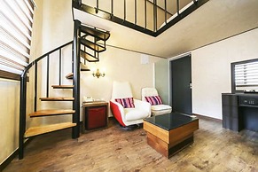 Friendly DH Naissance Hotel by Mindrum Group