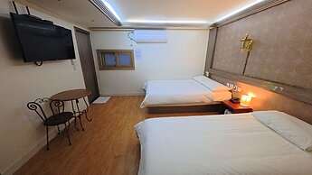 Friendly DH Naissance Hotel by Mindrum Group