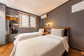 Friendly DH Naissance Hotel by Mindrum Group