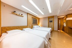 Friendly DH Naissance Hotel by Mindrum Group