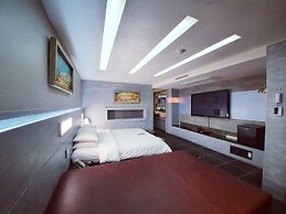 Friendly DH Naissance Hotel by Mindrum Group