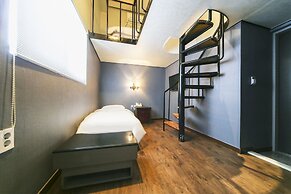 Friendly DH Naissance Hotel by Mindrum Group