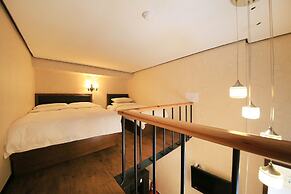 Friendly DH Naissance Hotel by Mindrum Group