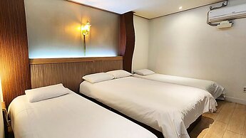 Friendly DH Naissance Hotel by Mindrum Group
