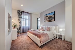 Starlight Luxury Rooms