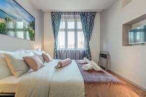 Starlight Luxury Rooms