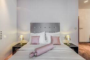 Starlight Luxury Rooms