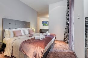 Starlight Luxury Rooms