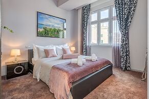 Starlight Luxury Rooms