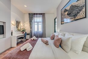 Starlight Luxury Rooms