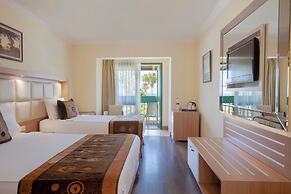 Oz Hotels İncekum Beach Resort