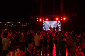 Oz Hotels İncekum Beach Resort