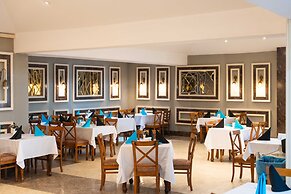 Oz Hotels İncekum Beach Resort