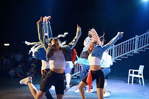 Oz Hotels İncekum Beach Resort