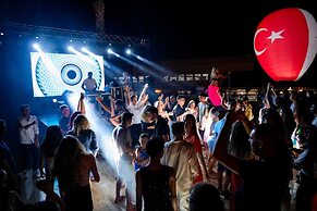 Oz Hotels İncekum Beach Resort