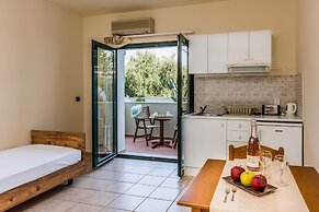 Dias Luxury Studios & Apartments