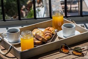 Dias Luxury Studios & Apartments