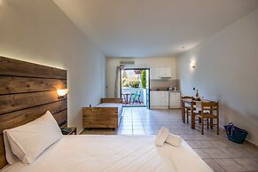 Dias Luxury Studios & Apartments