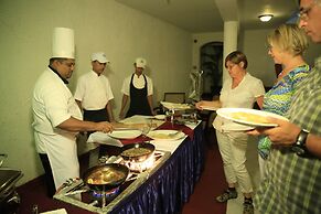 Catamaran Beach Hotel