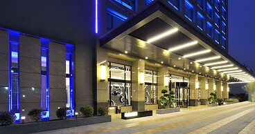 Tsun Huang Hotel
