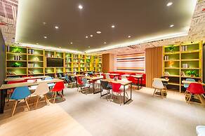 ibis Dalian Airport Huabei Road Hotel