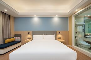 Holiday Inn Express Chengdu Tianfu Square by IHG