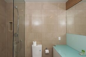 Velvet Stays – CN Tower and Convention Center