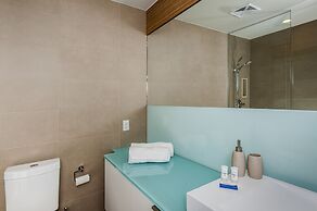 Velvet Stays – CN Tower and Convention Center