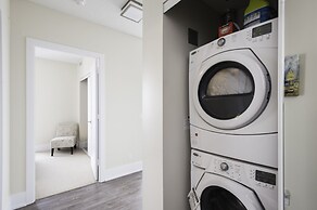 Velvet Stays – CN Tower and Convention Center