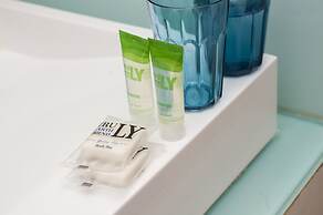 Velvet Stays – CN Tower and Convention Center